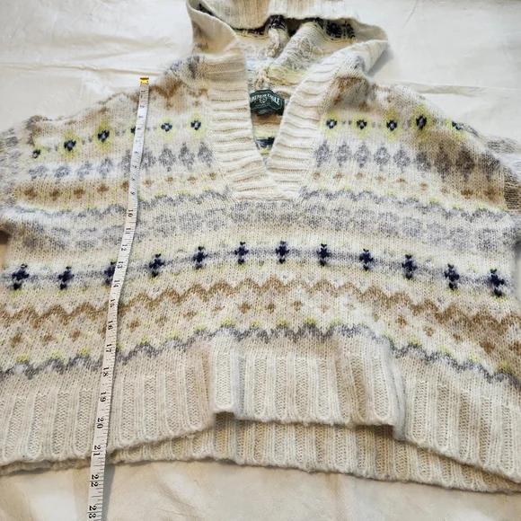 American Eagle Outfitters Women's V-Neck Sweater with Multicolor Pattern - Picture 4 of 7